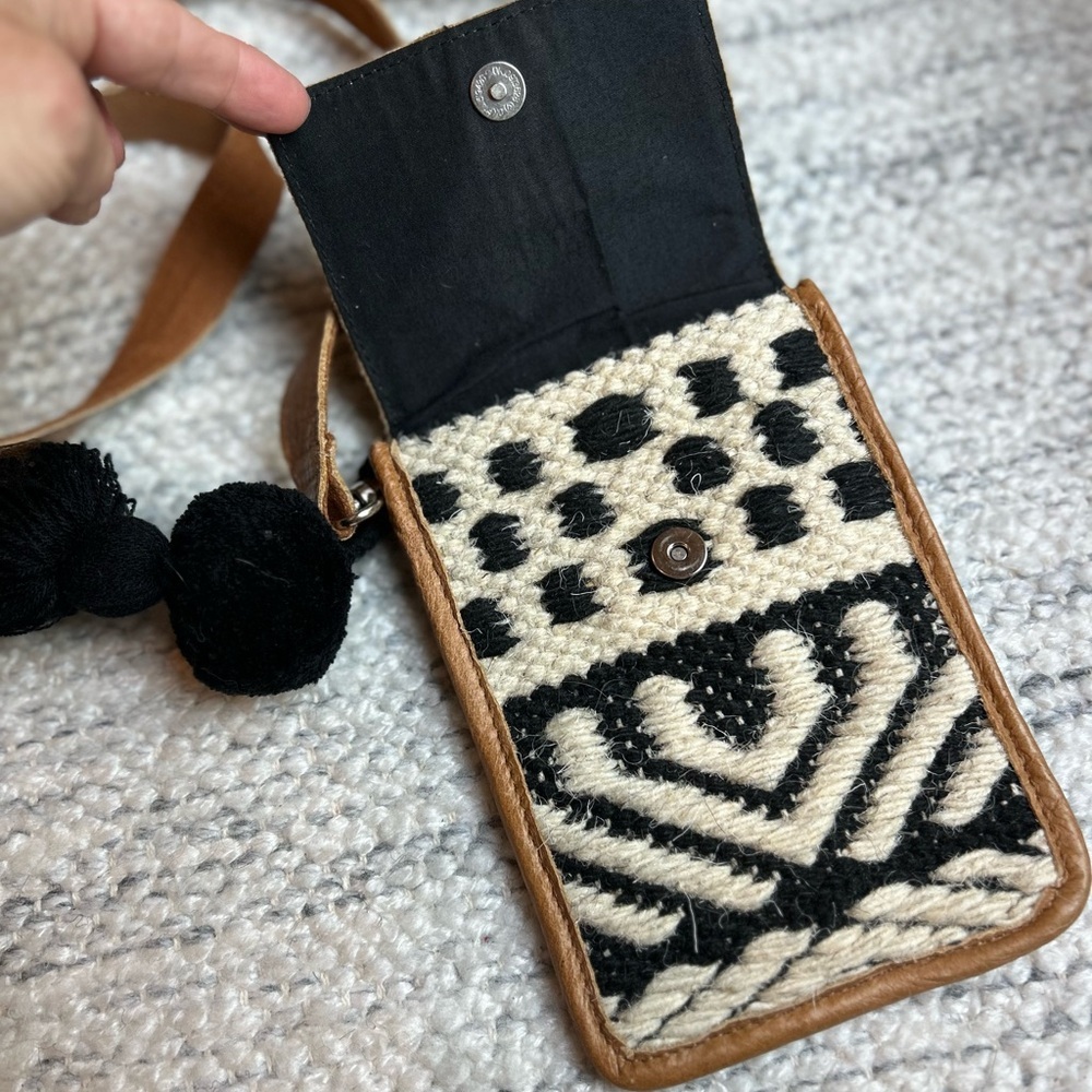 Stanley Street Leather Woven Crossbody Phone Bag Tan Black Tribal Tassel” - Picture 2 of 10